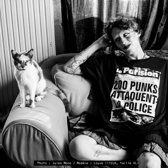 T-shirt "200 Punks attaquent la Police"100% coton bio et équitable, sérigraphié à la main.