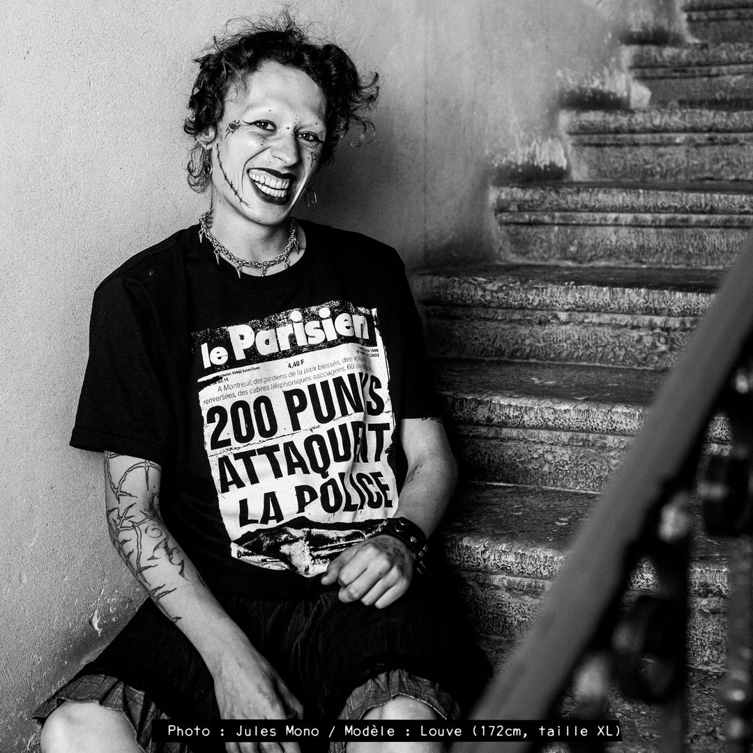 Tee shirt "200 Punks attaquent la Police"100% coton bio et équitable, sérigraphié à la main.