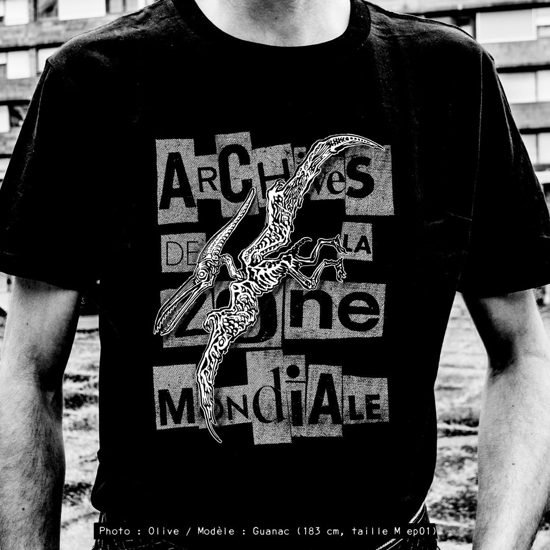 T-shirt Archives De La Zone Mondiale, motif "Ptéro" par alKbaz et DDD, 100% coton bio et équitable