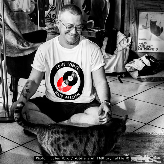 Tshirt Love vinyl Hate Fascism, 100% coton bio & équitable