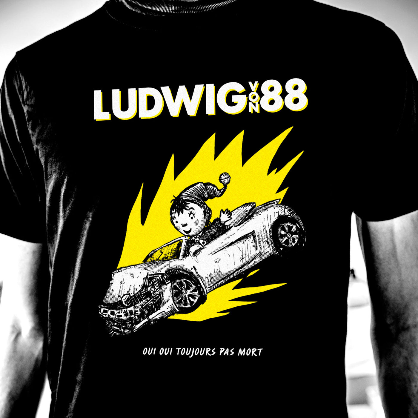 T-shirt Ludwig Von 88 "Oui Oui toujours pas mort", sérigraphie manuelle blanc et jaune sur Tshirt noir
