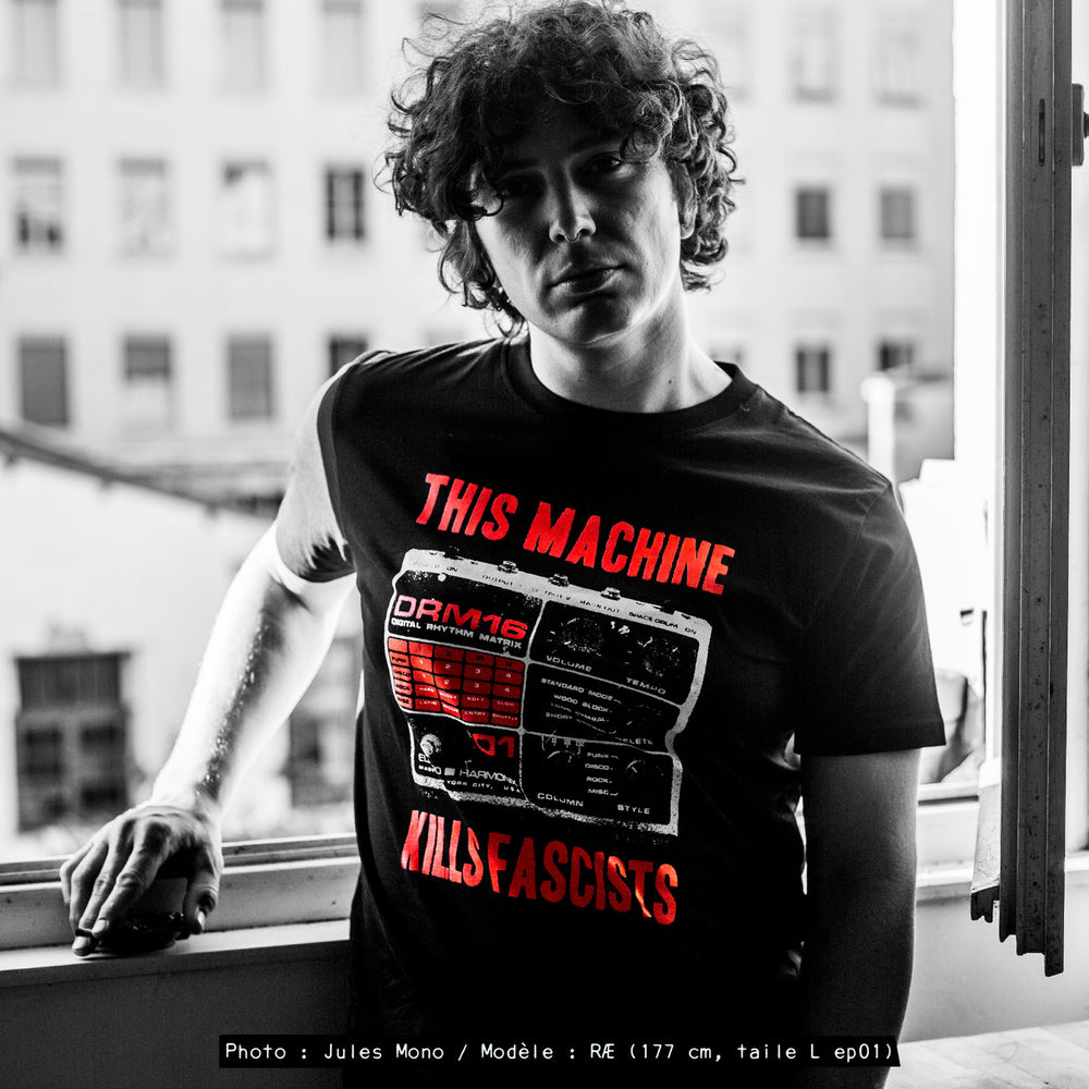 Tee shirt "This machine kills fascists" DRM16, 100% coton bio & équitable