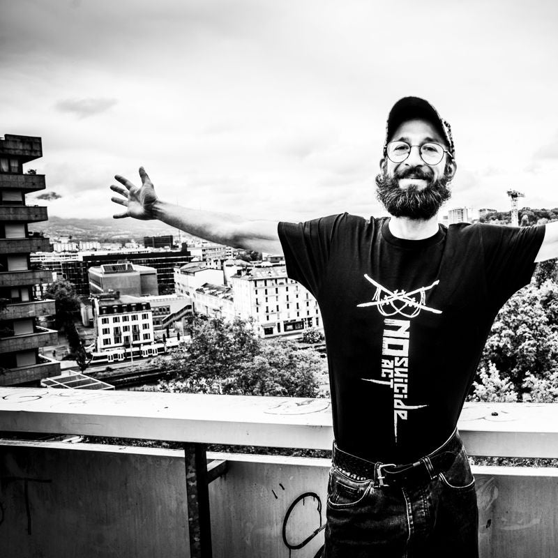 Tshirt No Suicide Act - Cross