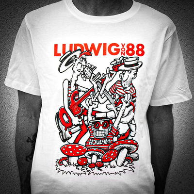 photo du T-shirt Ludwig Von 88 "Champignons" blanc, d'apres un dessin de LauL représentant les trois Ludwig en canotiers et des champignons vénéneux